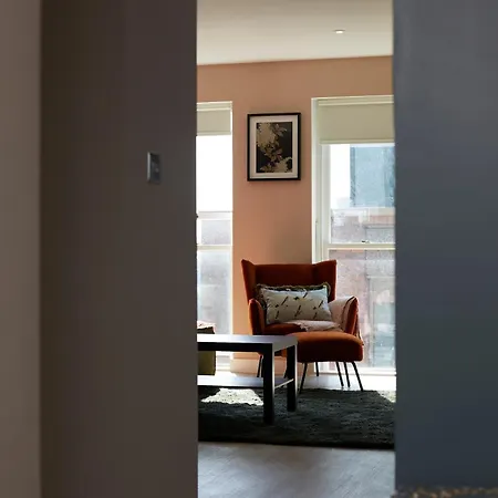 Stylish 2-bedroom In Apartment *
